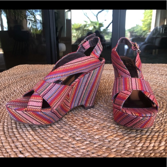 Shoes - Picture 3 of 4